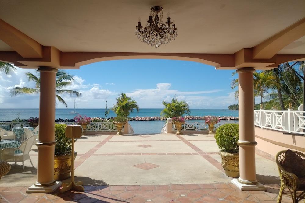 Coco Reef Resort & Spa Crown Point Exterior foto