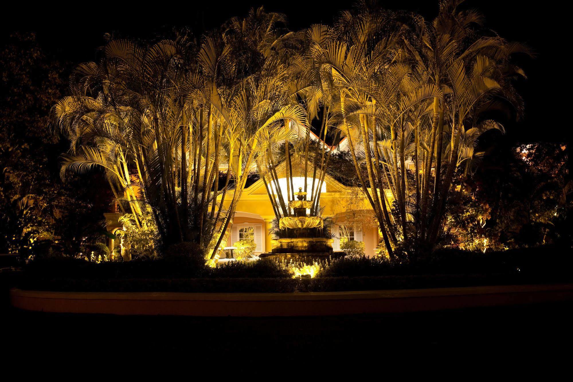 Coco Reef Resort & Spa Crown Point Exterior foto